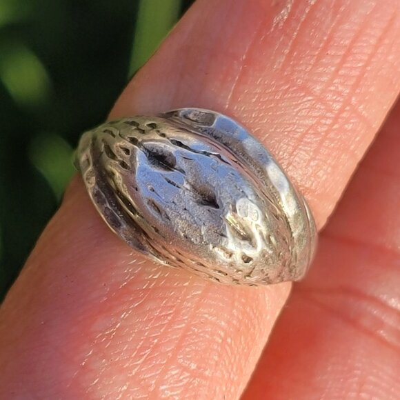 Vintage solid 925 sterling silver handmade brutalist abstract walnut? dome ring - Picture 6 of 16